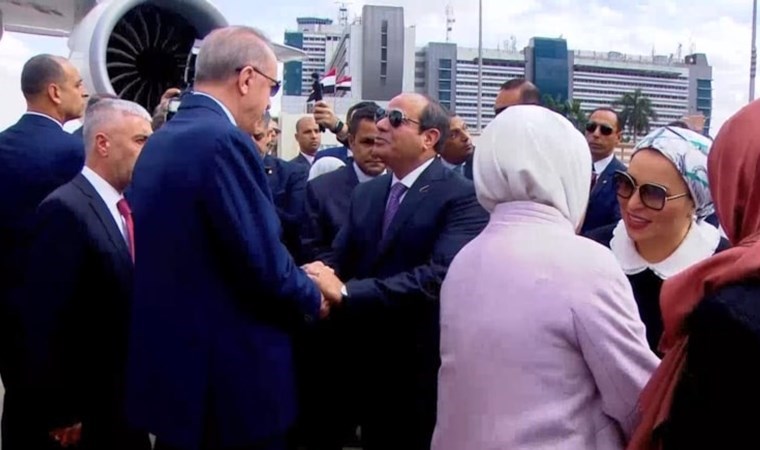 'Asla buluşamayacağız' dedi: Sisi, Erdoğan'ı havaalanında karşıladı