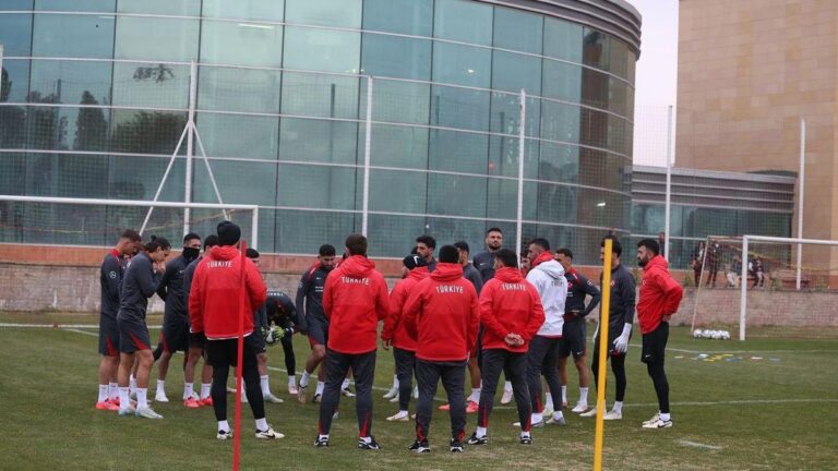 Karadağ’ın milli takımdaki sırası başladı