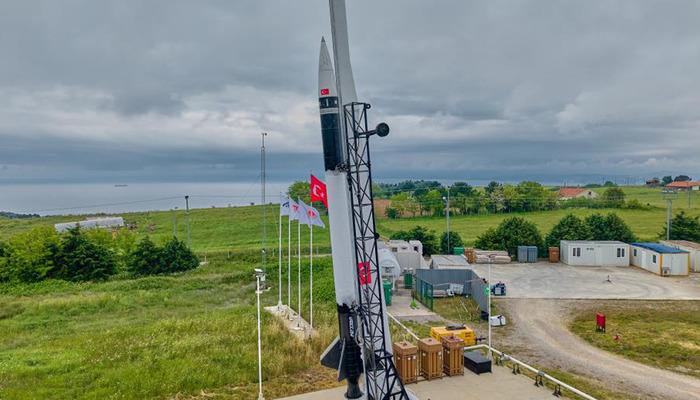 Deltav iki aşamalı hibrid roket, 200 km'den fazla yüksekliğe ulaştı ve bir rekoru kırdı