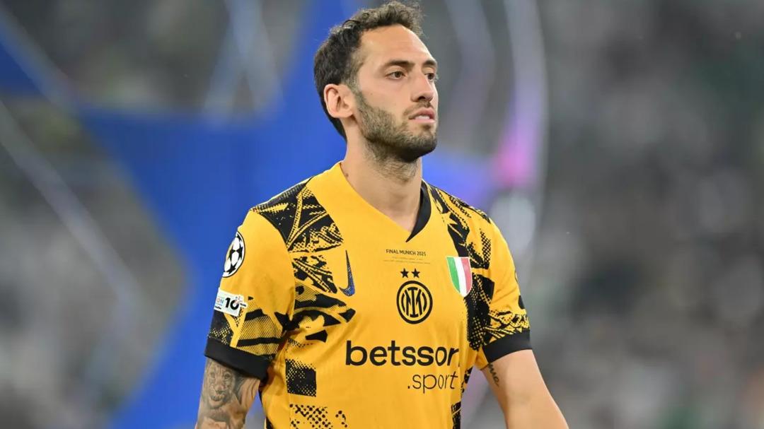 Hakan Çalhanoğlu'nun Galataray hayranlarını paylaştı Mobilize oldu! Bu sefer mi geliyor? 2