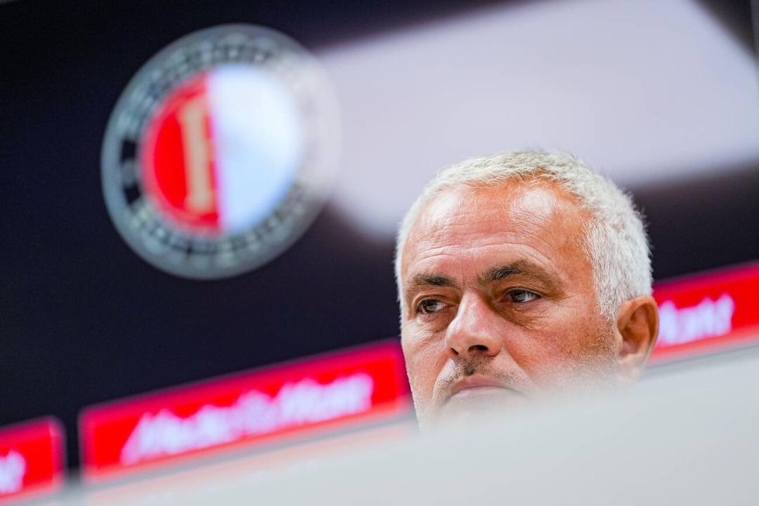 Jose Mourinho canlı yayında gözyaşları tutamadı! Arkadaşının ölümüyle ilgili haberleri aldığında, 3