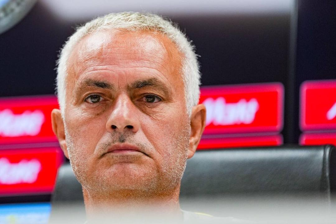 Jose Mourinho canlı yayında gözyaşları tutamadı! Arkadaşının ölümüyle ilgili haberleri aldığında, 2