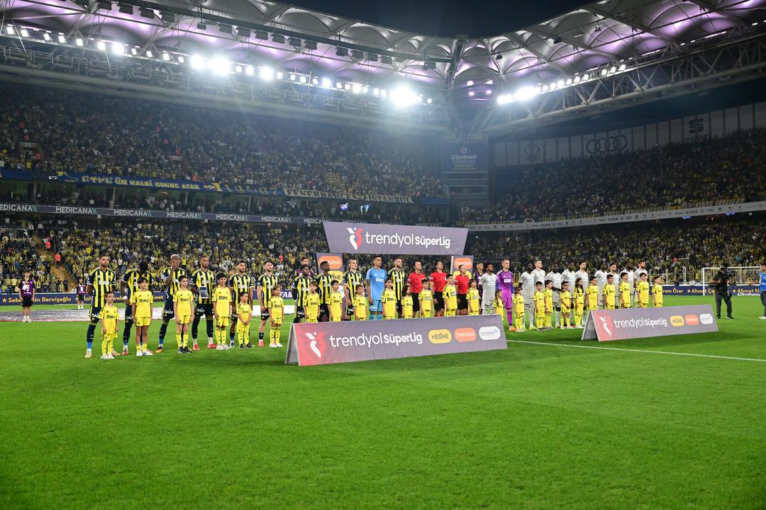 Kadıkenin sürpriz yok! Fenerbahce, Fenerbahce Field 7'de Kocaelisport'u 3-1 mağlup etti