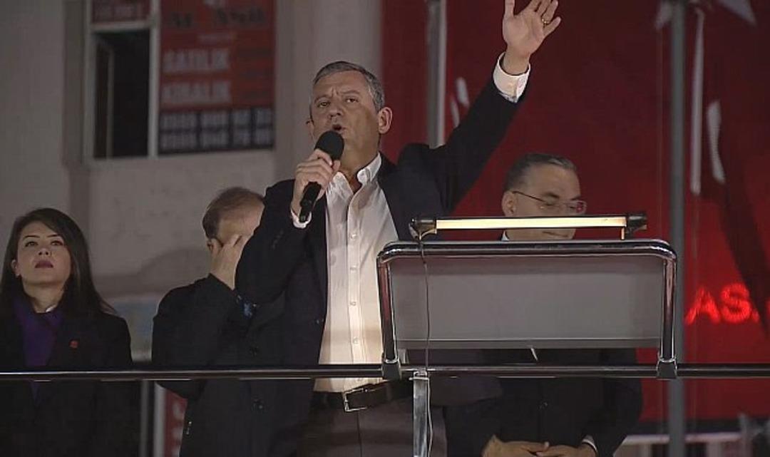 Popüler Cumhuriyetçi lider Özgür Özel'in iddiası gündemi altüst edecek! Kırmızı karta 5.5 milyon TL bahis oynadı... 2